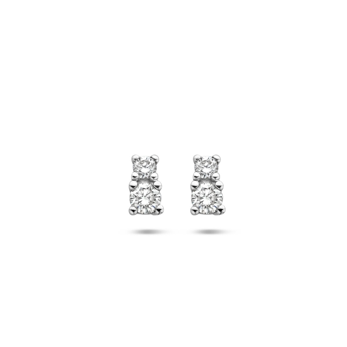 Witgouden diamanten oorstekers met 4 diamanten in totaal 0.10ct. (H-Si)