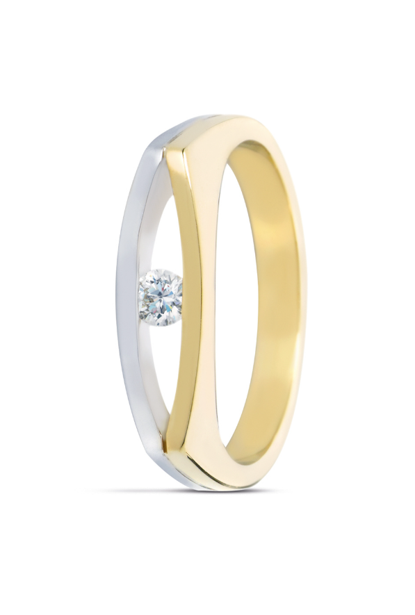 14 Karaat geel- met witgouden ring met daarin een 0.09 crt briljant P/W. 