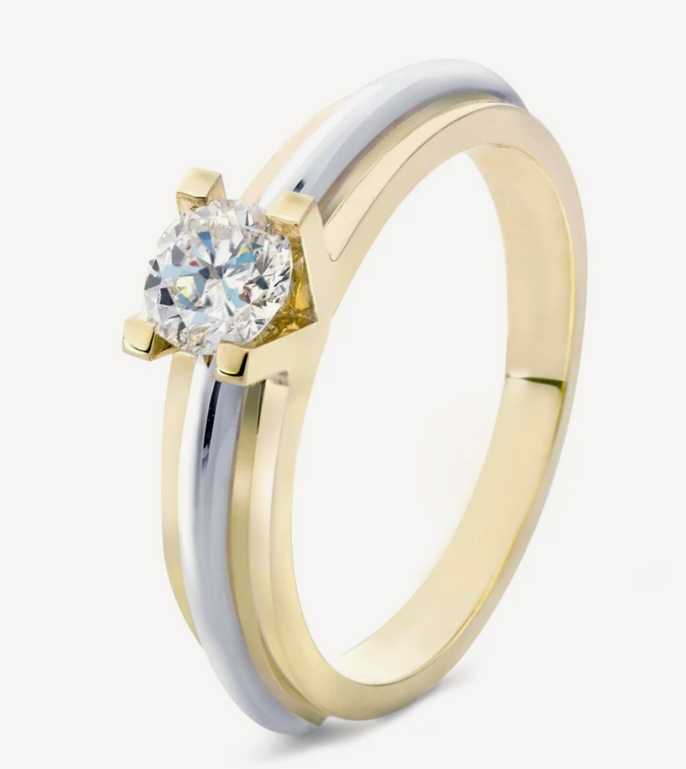 14 Karaat geel- met witgouden solitair ring met daarin een 0.16 crt briljant SI/R. 