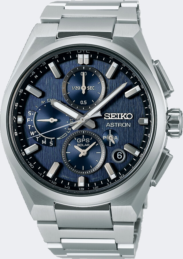 Het SEIKO 5X83 kaliber is een prestigieuze analoge GPS Solar Dual-Time Chronograaf. Dit horloge kan met een eenvoudige druk op de knop overal ter wereld zich instellen op de juiste tijdzone en hiermee de juiste lokale tijd weergeven. Op de wijzerplaat geeft de GPS-signaal indicator aan of het horloge verbinding maakt met het wereldwijde GPS netwerk. Ook laat het horloge zien met hoeveel satellieten het horloge verbinding maakt. Voor het bepalen van de juiste tijdzone is er verbinding nodig met minimaal 4 satellieten. Indien het horloge volledig is opgeladen maakt het horloge tot 2 keer per dag satellietverbinding met één satelliet om de tijd te corrigeren. Hierdoor is het 5X83 GPS Solar horloge extreem accuraat en kent het horloge slechts een afwijking van 1 seconde per 100,000 jaar. Indien nodig kan de lokale tijd ook handmatig worden gewijzigd. De slimme Perpetual Calendar functie zorgt ervoor dat het horloge tot het jaar 2100 altijd de juiste datum aangeeft. Het horloge beschikt over een Dual-Time, in-flight mode, een automatische DST aanpassing en het horloge beschikt over een chronograaf functie. De stopwatch kan tot 12 uren in stappen van 1/20 seconde meten. Een tussentijdsfunctie is voorzien. Een tweede tijd wordt weergegeven op de subdial op de wijzerplaat en een aparte AM/PM-indicatie. De ingebouwde horloge micro-GPS ontvanger verbruikt zó weinig energie, dat alle functies optimaal functioneren op lichtenergie, die wordt gegenereerd door de Solar wijzerplaat. Lees meer over dit kaliber in de gebruiksaanwijzing.
