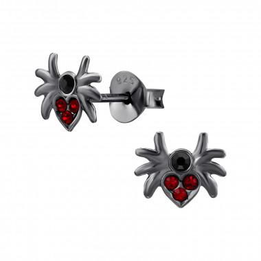 Deze zilveren oorstekers hebben een uniek spinnetjes design, dat perfect is voor liefhebbers van originele en opvallende sieraden. De oorstekers zijn subtiel en toch opvallend, ideaal voor dagelijks gebruik of voor speciale gelegenheden. Draag ze solo voor een minimalistische look of mix en match met andere oorbellen voor een trendy styling. De perfecte toevoeging aan elke sieradencollectie!