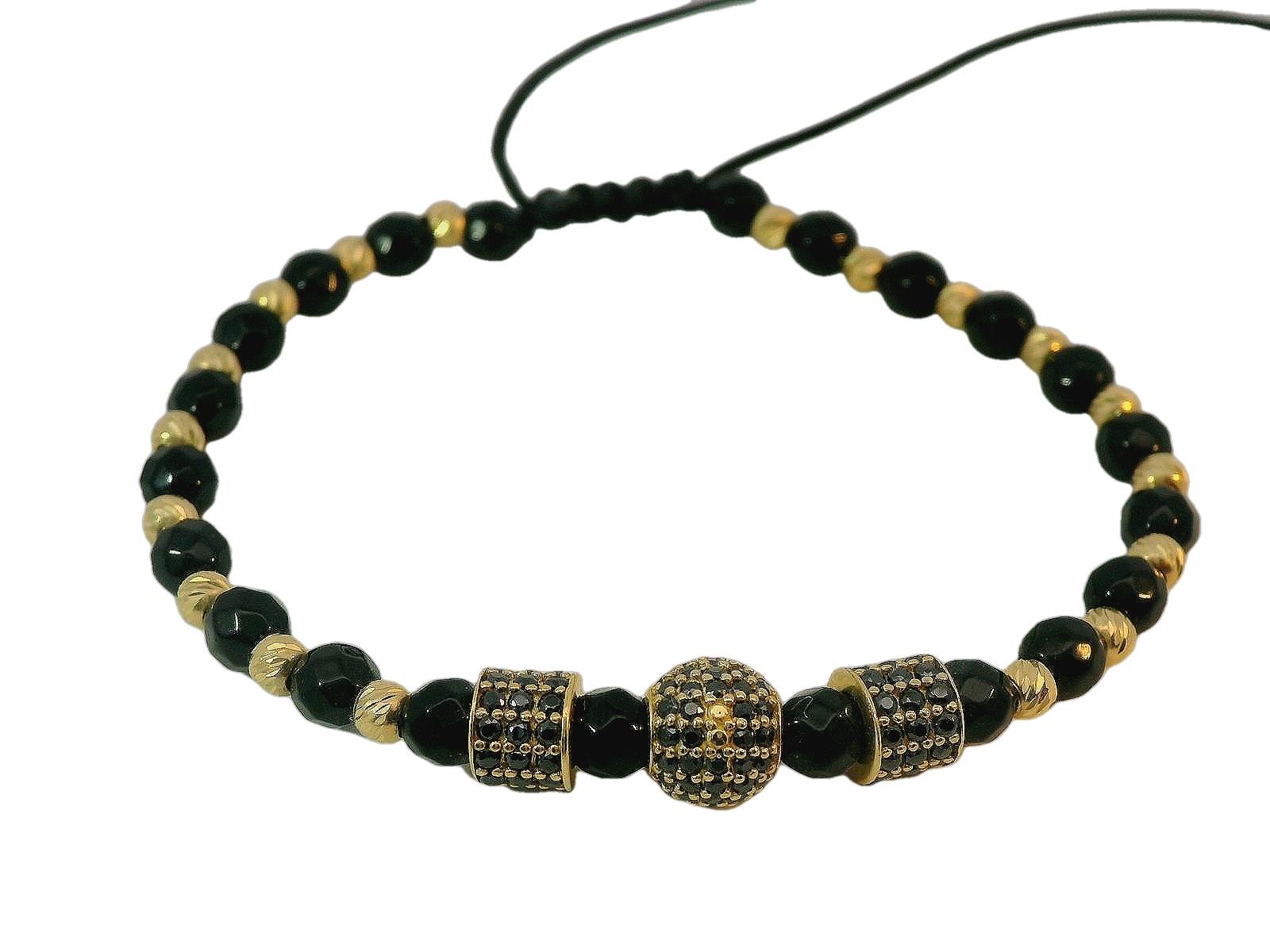 Deze geelgouden armband met onyx heeft een opvallend fantasie design. De zwarte onyx edelsteen zorgt voor een chique uitstraling. Draag deze armband bij een elegante outfit voor een stijlvolle touch. De armband kan zowel solo gedragen worden als gecombineerd met andere armbanden voor een trendy layered look. Een must-have accessoire voor de moderne vrouw.