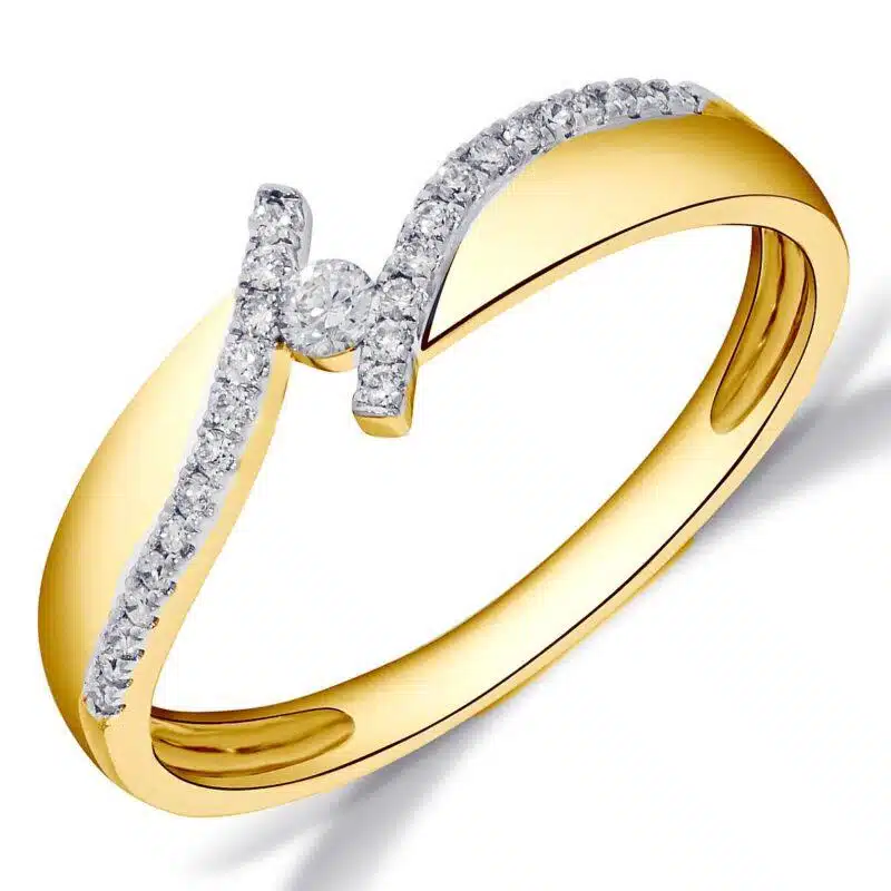 een 14 Krt geelgouden fantasie ring met 27 diamant stenen briljant geslepen
totaal 0.14 Crt H SI
