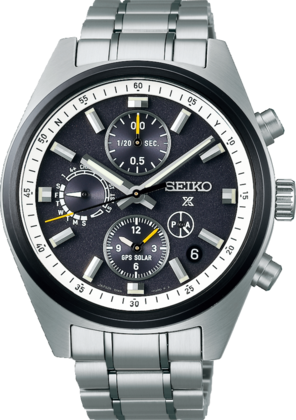 Het SEIKO 5X83 kaliber is een prestigieuze analoge GPS Solar Dual-Time Chronograaf. Dit horloge kan met een eenvoudige druk op de knop overal ter wereld zich instellen op de juiste tijdzone en hiermee de juiste lokale tijd weergeven. Op de wijzerplaat geeft de GPS-signaal indicator aan of het horloge verbinding maakt met het wereldwijde GPS netwerk. Ook laat het horloge zien met hoeveel satellieten het horloge verbinding maakt. Voor het bepalen van de juiste tijdzone is er verbinding nodig met minimaal 4 satellieten. Indien het horloge volledig is opgeladen maakt het horloge tot 2 keer per dag satellietverbinding met één satelliet om de tijd te corrigeren. Hierdoor is het 5X83 GPS Solar horloge extreem accuraat en kent het horloge slechts een afwijking van 1 seconde per 100,000 jaar. Indien nodig kan de lokale tijd ook handmatig worden gewijzigd. De slimme Perpetual Calendar functie zorgt ervoor dat het horloge tot het jaar 2100 altijd de juiste datum aangeeft. Het horloge beschikt over een Dual-Time, in-flight mode, een automatische DST aanpassing en het horloge beschikt over een chronograaf functie. De stopwatch kan tot 12 uren in stappen van 1/20 seconde meten. Een tussentijdsfunctie is voorzien. Een tweede tijd wordt weergegeven op de subdial op de wijzerplaat en een aparte AM/PM-indicatie. De ingebouwde horloge micro-GPS ontvanger verbruikt zó weinig energie, dat alle functies optimaal functioneren op lichtenergie, die wordt gegenereerd door de Solar wijzerplaat. Lees meer over dit kaliber in de gebruiksaanwijzing. 
