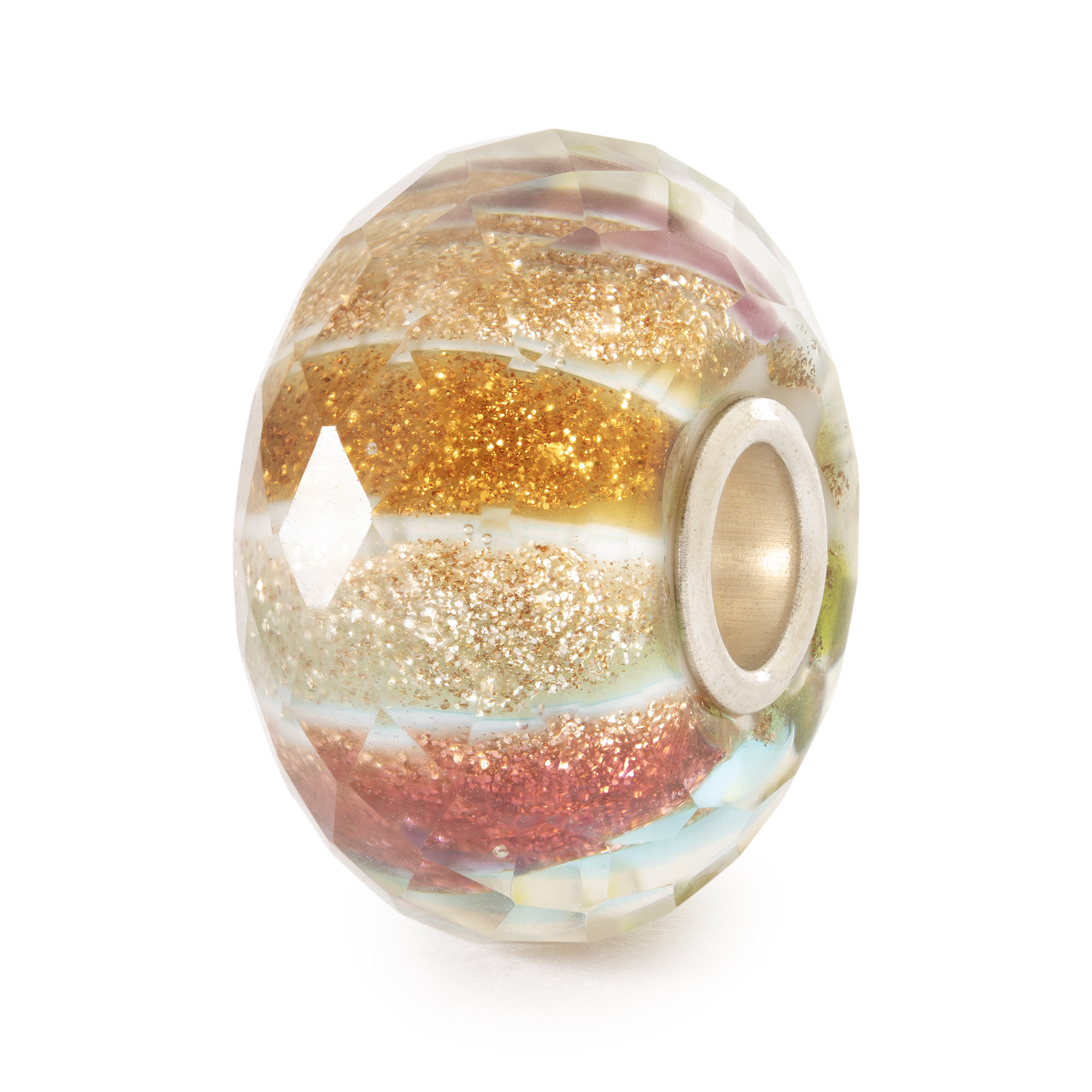 Deze prachtige Trollbeads Stralende Kerstster bedel is gemaakt van sterling zilver en heeft een sprankelend ontwerp. De perfecte toevoeging aan je Trollbeads armband of ketting tijdens de feestdagen. Draag deze bedel in combinatie met andere kerstige bedels voor een feestelijke look. Maak je sieradencollectie compleet met deze schitterende kerstster bedel!