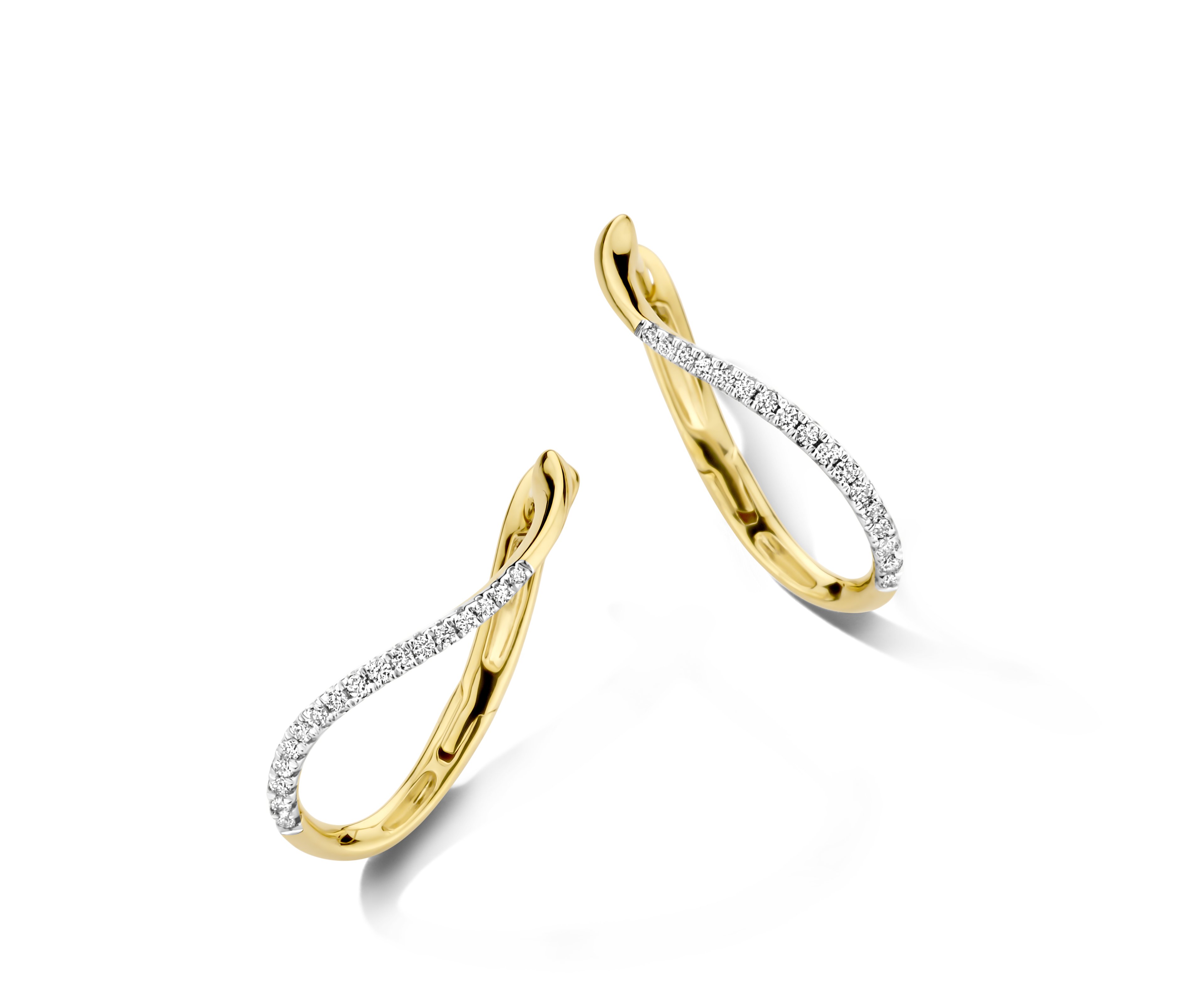 Prachtige geel gouden creolen met 0.10ct briljant