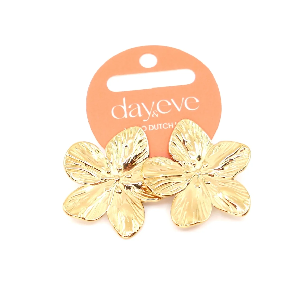 Deze prachtige oorstekers zijn gemaakt van roestvrij staal met een 14K gouden plating. De oorstekers hebben een volledige bloemvormige stud van 33 mm groot. Het beste is om ze te dragen bij zowel dagelijkse als avondlijke gelegenheden, omdat ze zowel chic als casual kunnen zijn. De oorstekers zijn een perfecte aanvulling op elke outfit en geven een subtiele glamoureuze touch.