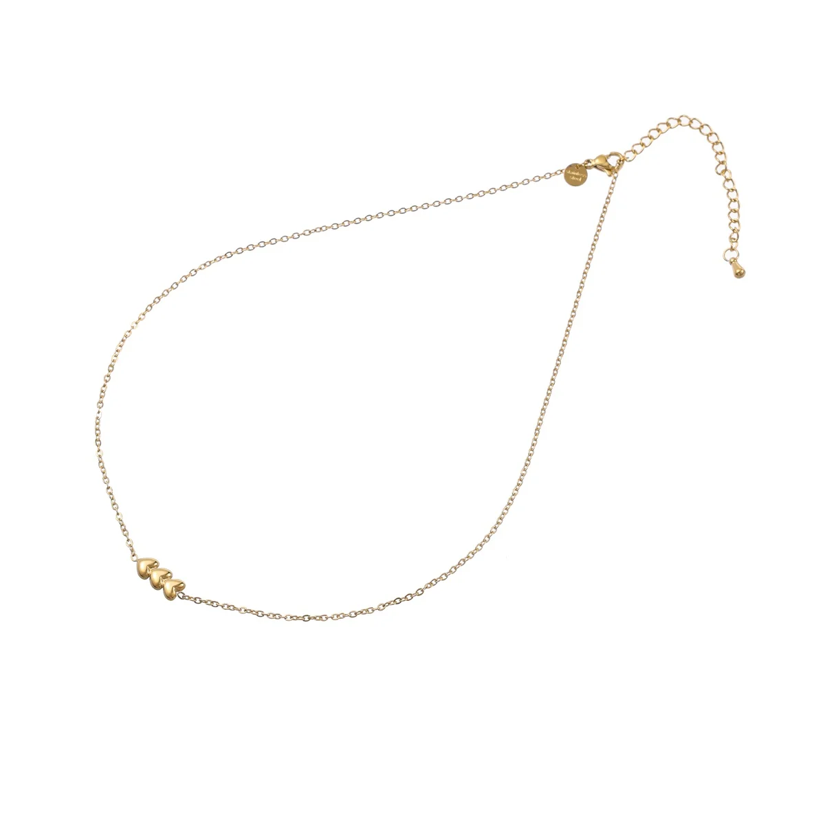 Dit prachtige Day & Eve collier is gemaakt van roestvrij staal met een 14K gouden plating. Het heeft drie hartvormige hangers die een elegante uitstraling toevoegen aan elke look. Het is perfect om te dragen bij elke gelegenheid, of het nu overdag of 's avonds is. Draag dit collier alleen of combineer het met andere kettingen voor een trendy laagjeslook. Met dit collier voeg je een vleugje liefde toe aan elke outfit.