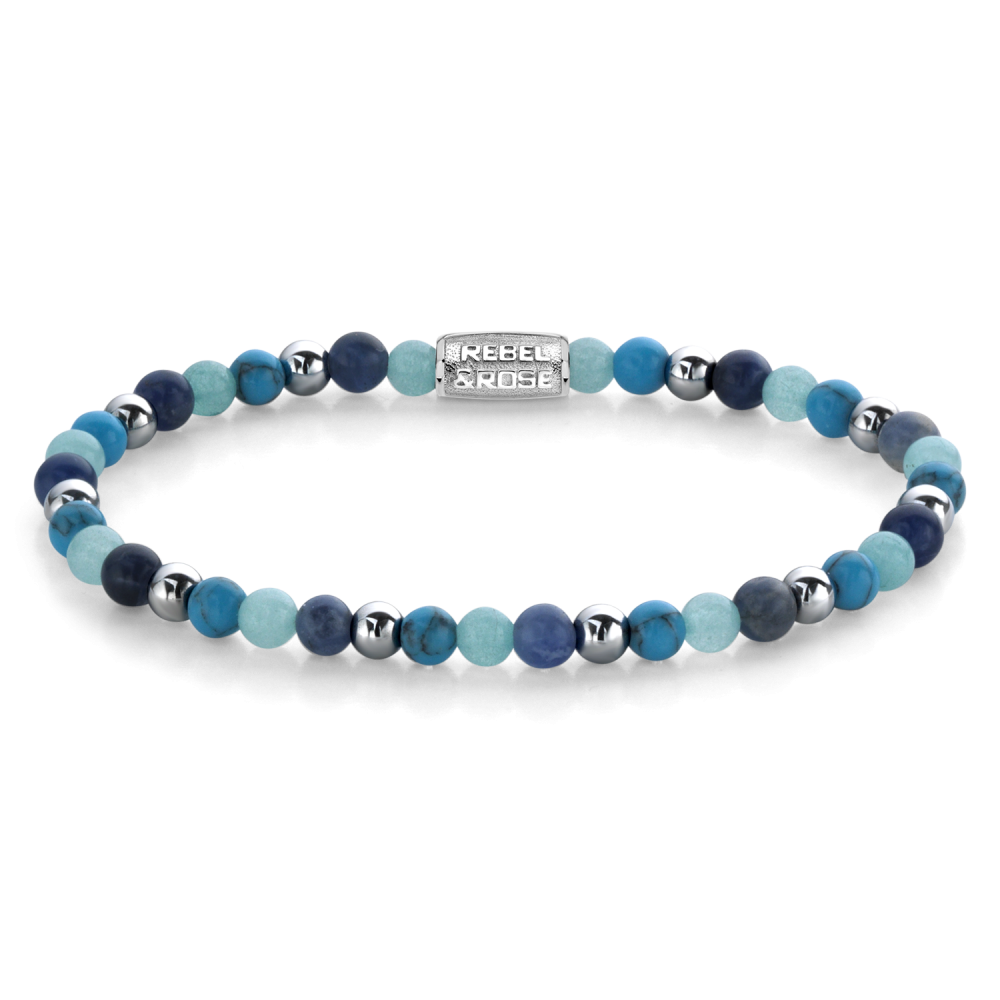 Edelstenen bead armband, handgemaakt van 4mm stenen met een zilverkleurige sluiting. Het Rebel & Rose sieraad is makkelijk te combineren met andere zilveren, leren of kralenarmbanden.