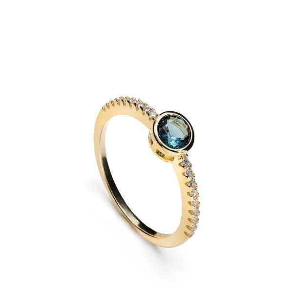 Zilver vergulde ring blauwe topaaskleurige zirkonia.