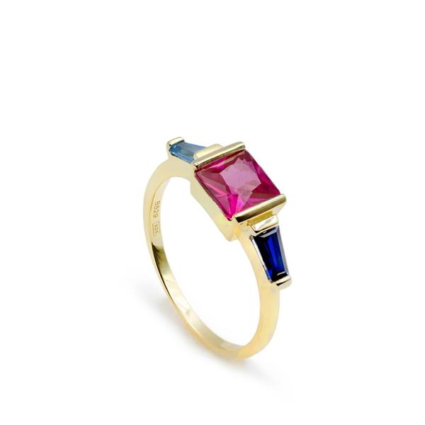 Zilver vergulde ring met robijn kleurige zirkonia.