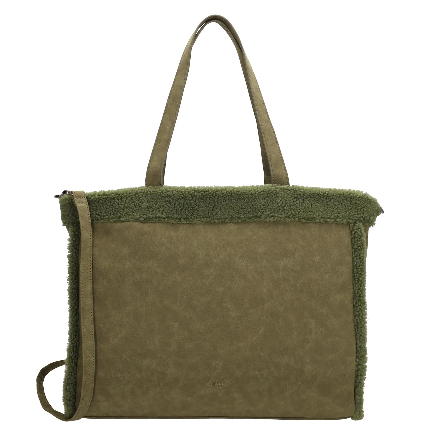 Deze shopper valt direct op door de trendy teddystof aan de zijkanten, wat de tas een unieke en speelse uitstraling geeft. Het ruime hoofdvak biedt volop ruimte voor al je essentials en is voorzien van handige binnenvakken om je spullen georganiseerd te houden. Bovendien is de tas voorzien van een afneembare en verstelbare schouderband, zodat je hem op jouw manier kunt dragen. De Charm London shopper is de perfecte mix van trendy en praktisch, een echte must-have. Deze tas is beschikbaar in verschillende kleuren. 