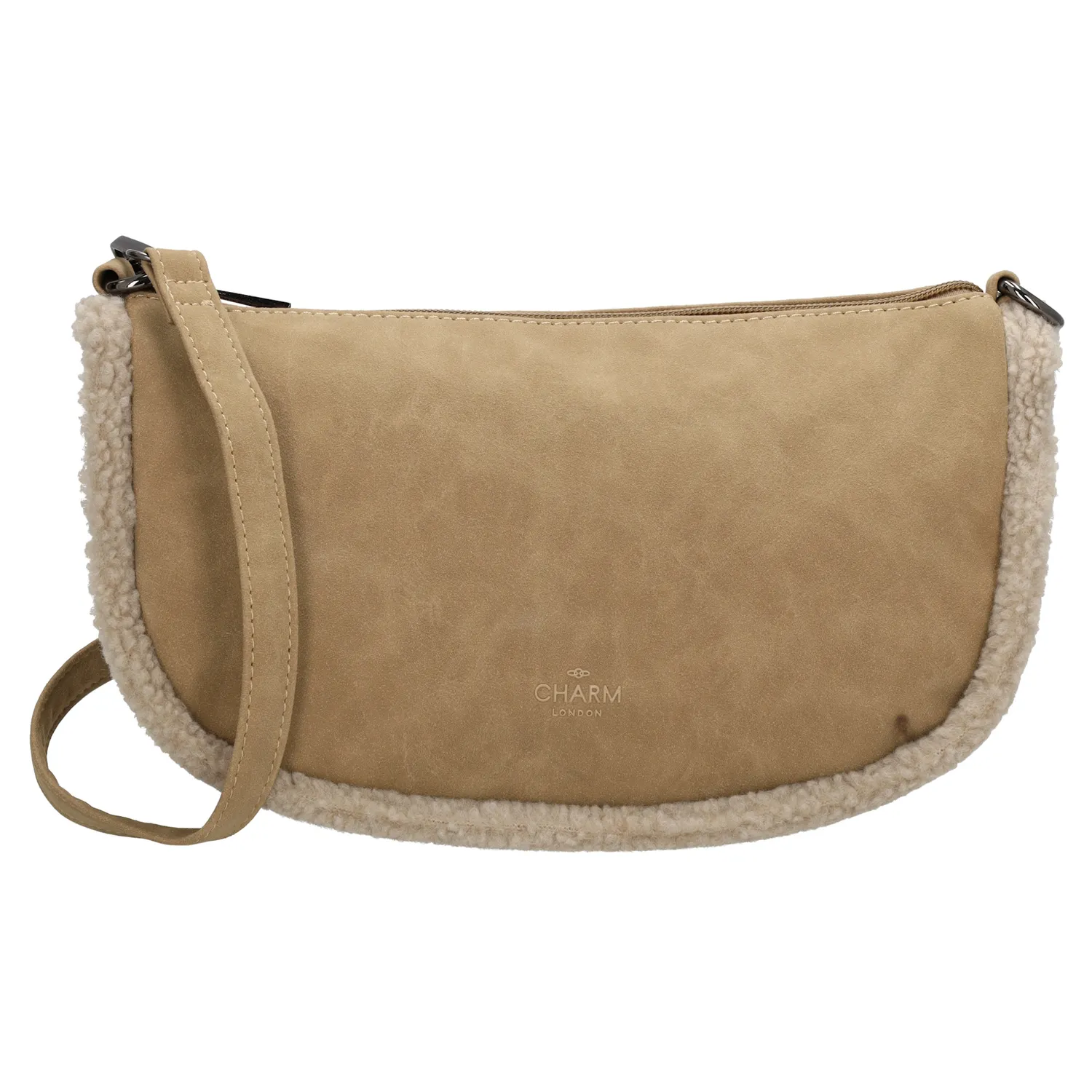 Maak kennis met de perfecte herfstaccessoire: de Charm London schoudertas! Deze schoudertas is niet alleen super stijlvol, maar ook helemaal klaar voor het seizoen dankzij de schattige teddystof randjes. Het hoofdvak is ruim genoeg voor al je essentials en sluit veilig af met een rits. Aan de achterkant van de tas vind je nog een extra ritsvakje, ideaal voor kleinere spullen die je snel bij de hand wilt hebben. De schouderband is verstelbaar en afneembaar, zodat je de tas kunt dragen zoals jij dat wilt. 