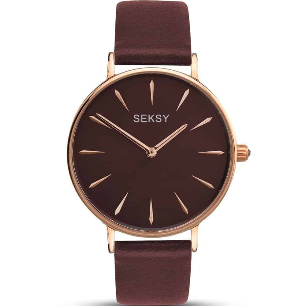 Sekonda dames SEK.2210 horloge

Algemeen
Geslacht: dames
Model: SEK.2210

Voordelen
&ndash; band lederen bovenkant rood
&ndash; wijzerplaat rood met ros&eacute;goudkleurig streepjes
&ndash; slimeline model (minder dan 9 mm dik)
&ndash; duurzame coating
&ndash; quartz
&ndash; maat kast 36,2mm (breedte) 6,7mm (dikte)

Product achtergrond
Een vrouwelijk design wat makkelijk combineert met alles wat je in je kast hebt. De donker rode wijzerplaat glinstert licht. Rosegoud staat goed op de huid encreert een warm effect.