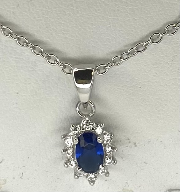 Dit is een collier van het merk Garonne gemaakt voor dames.