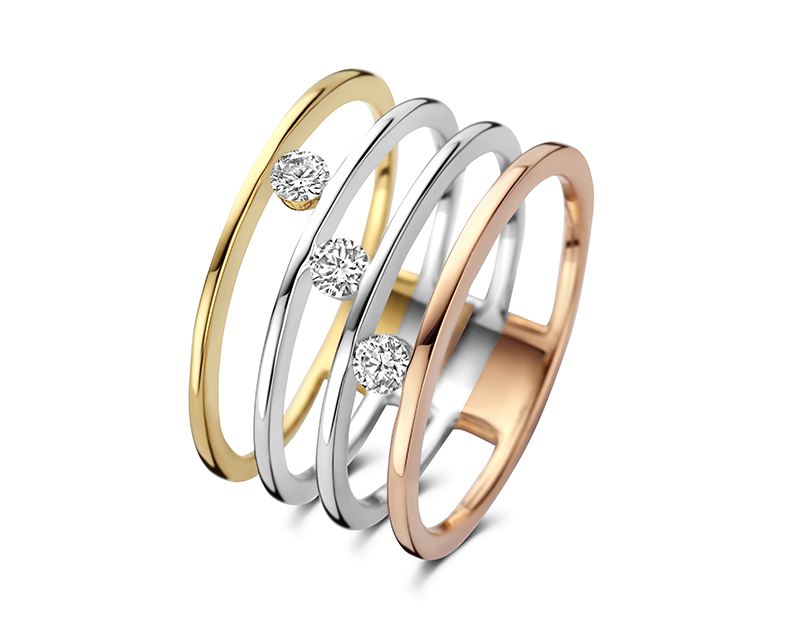 Driekleurige ring van Davice, gemaakt in 18kt goud en bezet met loepzuivere D-color diamanten. De ring die bij al uw andere juwelen past.
