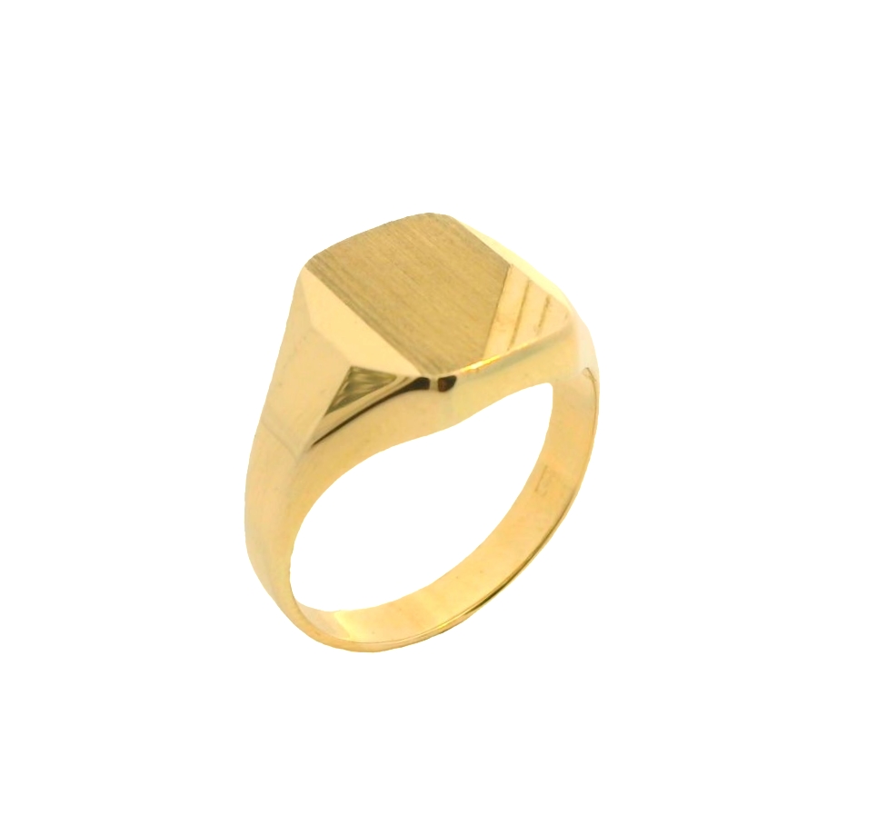 Deze ring van Louis Bros is vervaardigd uit 14 karaat geelgoud (2.91 gr.)  Deze prachtige geelgouden zegelring is gemaakt van 14 karaat goud en is een echte eyecatcher. De ring heeft een uniek ontwerp dat perfect past bij elke outfit. Draag hem alleen of combineer hem met andere ringen voor een trendy look. De ring is ideaal voor dagelijks gebruik of voor speciale gelegenheden. Een must-have voor elke sieradencollectie.
De ring is verkrijgbaar in meerdere afmetingen.