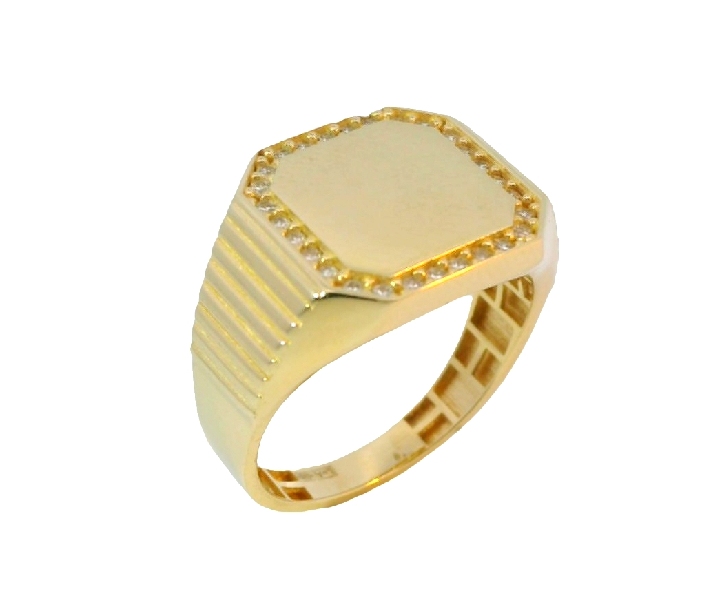 Deze ring van Louis Bros is vervaardigd uit 14 karaat geelgoud (4.98 gr.)
Deze geelgouden zegelring van 14 karaat voor heren is voorzien van een glinsterende zirkonia steen. Deze ring is perfect voor mannen die van stijlvolle accessoires houden. Draag deze ring als statement piece met je favoriete outfit en voeg een vleugje luxe toe aan elke look. Een tijdloos en elegant juweel dat zeker bewonderende blikken zal oogsten.
De ring is verkrijgbaar in meerdere afmetingen.