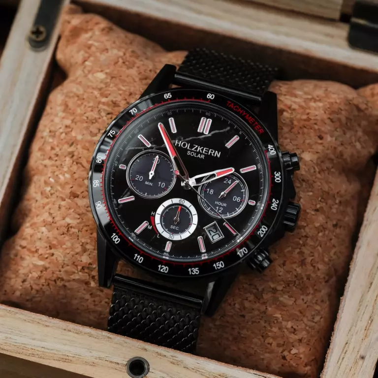 Anticipation, palpitations, adrenaline - are you ready for your next adventure? Our Solar Chronograph Comfort Crusher accompanies you with natural style and unique features. 10 ATM waterproof and luminescent green, it is also reliably at your side in dark waters and dark nights and always motivates you to leave your comfort zone.