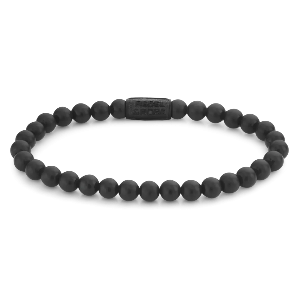 Bead armband, handgemaakt van 6mm natuurstenen kralen met een edelstalen zwarte sluiting. Het Rebel & Rose sieraad is makkelijk te combineren met andere zilveren, leren of kralenarmbanden.

Modelnaam	Mad Panther - All-Black - 6mm
Modelnr.	RR-60089-B-L
Collectie	Bracelets Beads
Type sieraad	Armband
Kleur	Zwart
Sluiting	Stainless Steel
Materiaal	Edelstenen
Steensoort	Onyx
Steenkleur	Zwart
Afwerking	Mat
Breedte (mm)	6mm
Garantie	6 maanden