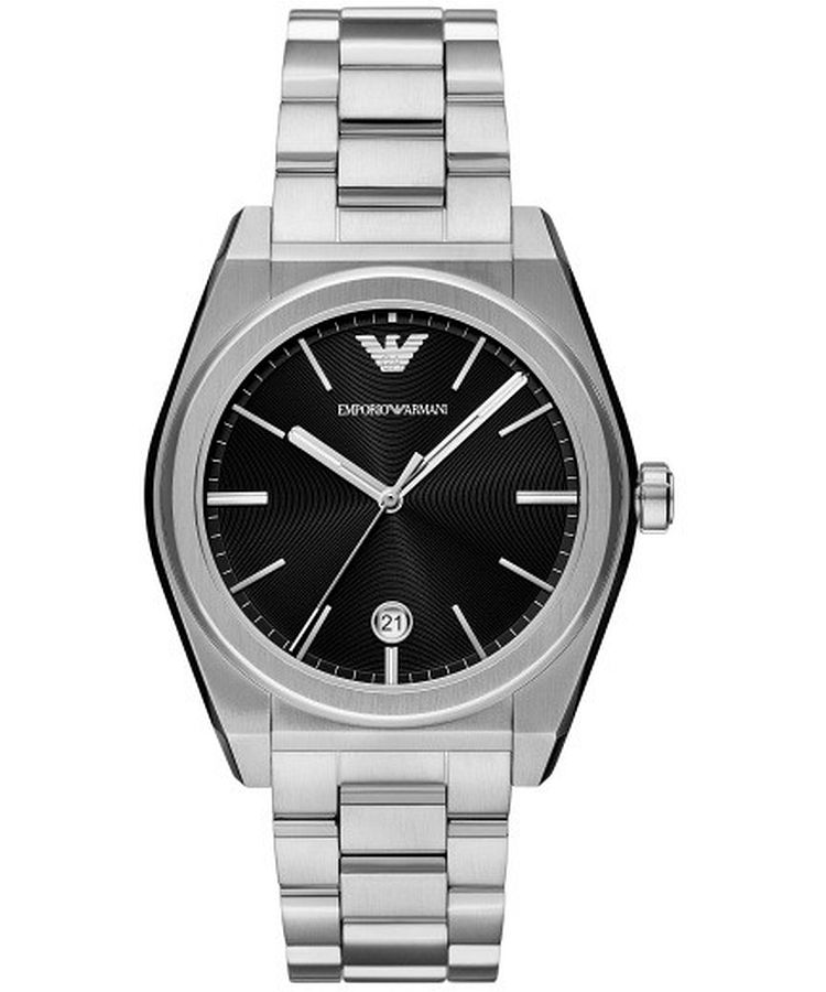 Deze Armani horloge heeft een stijlvolle en tijdloze uitstraling met een zwarte wijzerplaat en zilveren accenten. Het horloge heeft chronografische functies en is waterdicht tot 50 meter. Draag dit horloge met een formele outfit voor een chique en professionele uitstraling, of combineer het met een casual outfit voor een trendy look. Dit horloge is het perfecte accessoire voor elke gelegenheid.