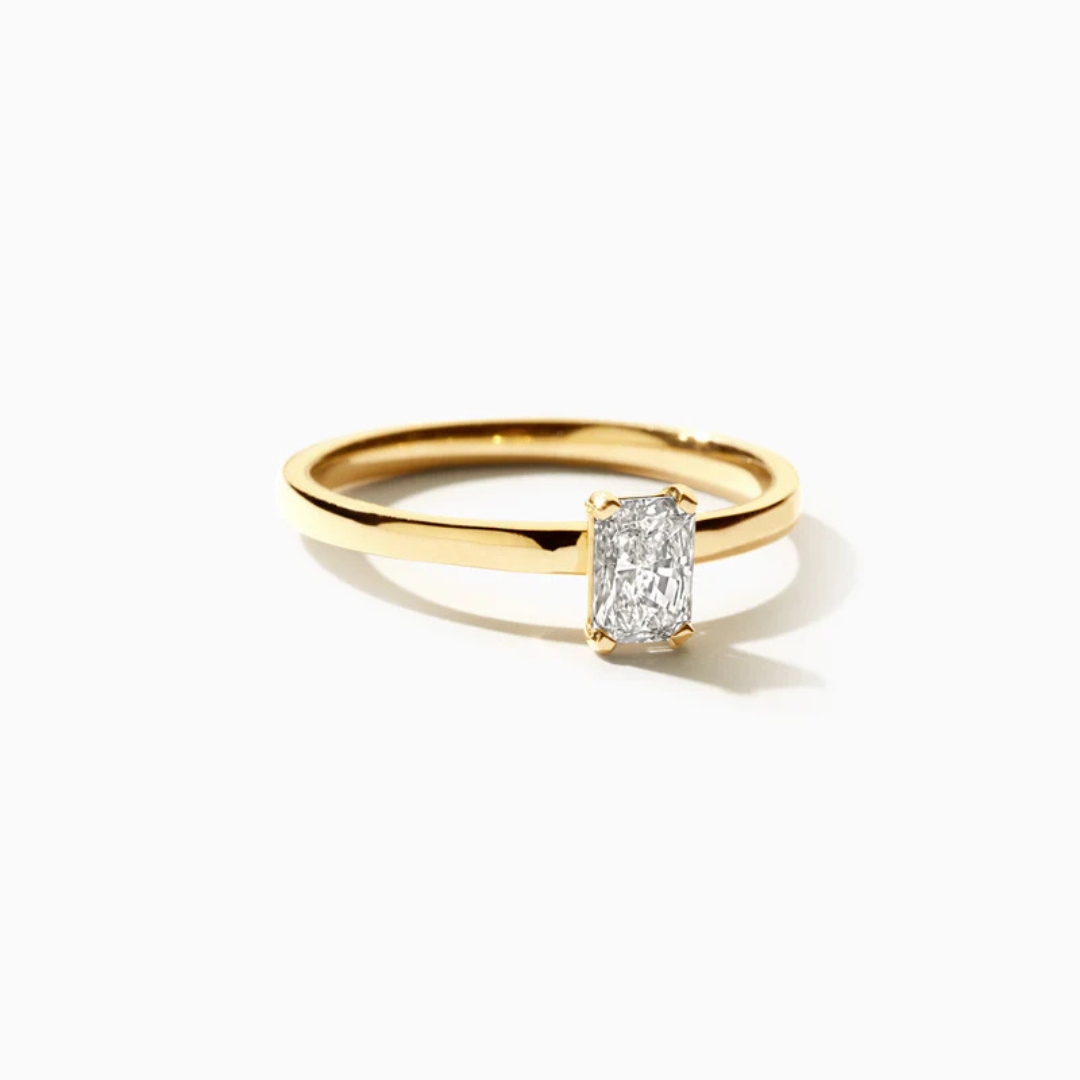 Blush Lab Diamonds - Geelgouden damesring bezet met een rechthoekige princess slijpsel labgrown diamant - LG1020Y/54