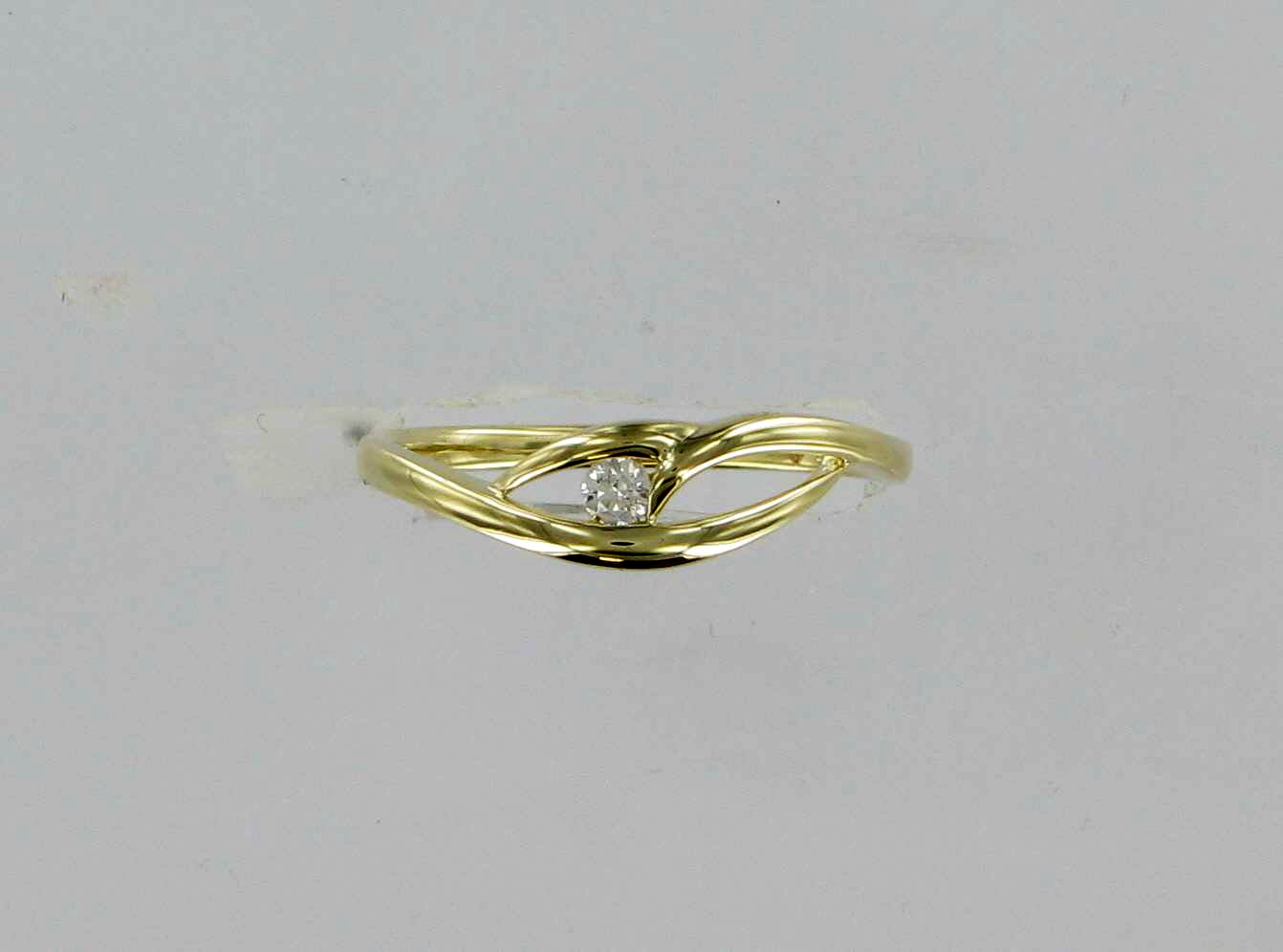 Gouden ring met zirkonia in maat 52.