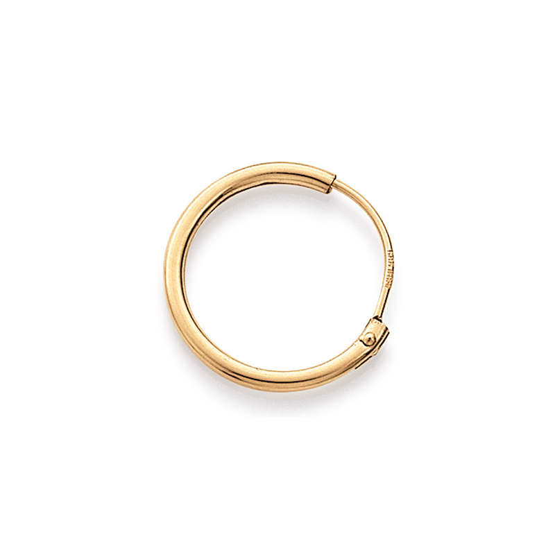 Gouden oorringen met een doorsnede van 15 mm. 