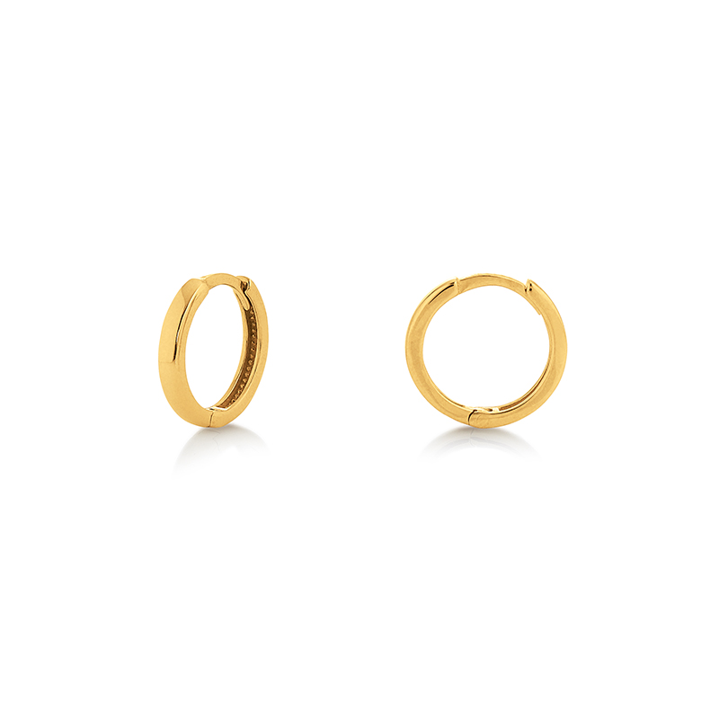 Gouden oorringetjes met een doorsnede van 11.6 mm.
Met klap sluiting.