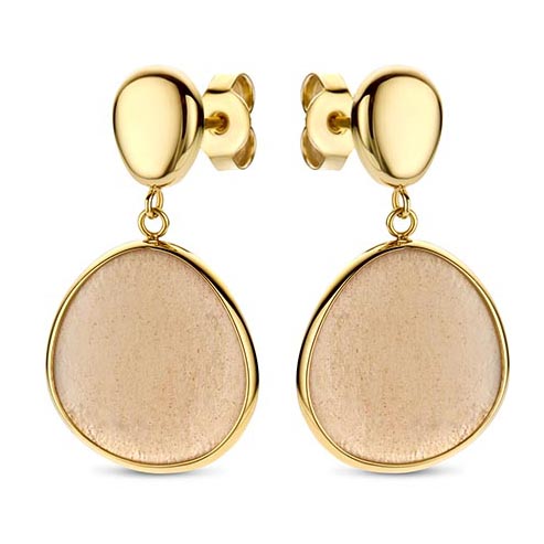 Deze prachtige ITALO BOTTENE OORBELLEN zijn gemaakt van 14 karaat geelgoud en stralen pure elegantie en stijl uit. De oorbellen zijn voorzien van mooie details en zorgen voor een luxueuze uitstraling. Draag ze met trots tijdens speciale gelegenheden of voeg een vleugje glamour toe aan je alledaagse outfit. De perfecte aanvulling op elke sieradencollectie!