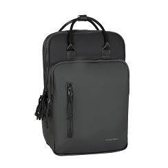 Deze Bruce Milwaukee Handel Rugzak in het zwart heeft een ruim hoofdvak met ritssluiting en diverse handige vakken aan de binnen- en buitenkant. De tas is voorzien van verstelbare schouderbanden en een handvat aan de bovenkant, zodat je hem comfortabel op verschillende manieren kunt dragen. De perfecte tas voor dagelijks gebruik, werk of school. Maak je look compleet met deze stijlvolle en praktische rugzak!
Maat
28x16x44cm
Materiaal
60% Nylon - 40% PU