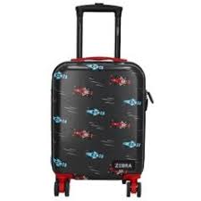 Wat super leuk! Dit leuke koffertje is perfect voor jou reis. Door de elastieken band en de rits binnen in de koffer blijft alles netjes op z’n plek liggen. Die leuke printjes maakt de koffer helemaal af. De reiskoffertjes hebben ook matchende wieltjes. Sta jij hiermee te pronken tijdens je volgende logeerpartijtje of vakantie? 

Afmetingen:
Hoogte 46cm x breed 32cm x diep 22cm
