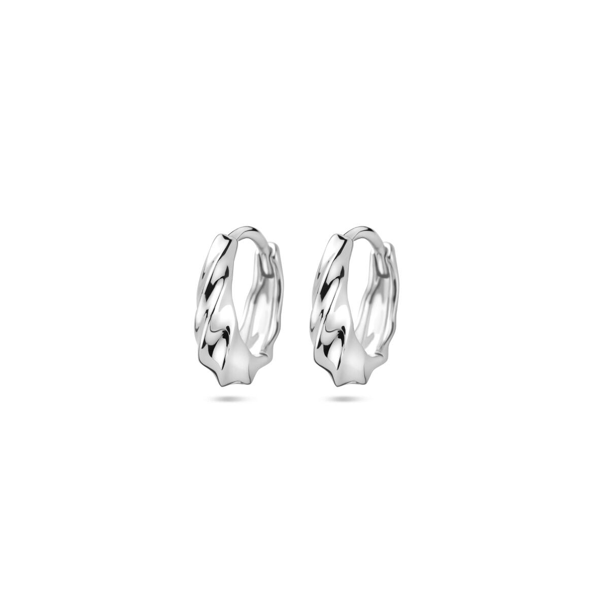 Gerhodineerd 925 zilveren klapoorringen met een diameter van 13mm.