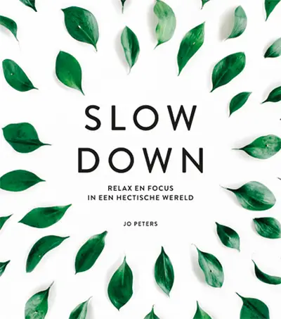 Slow wil niet zeggen dat er minder efficiënt wordt gewerkt, dat we onze baan moeten opgeven, of moeten luieren. Integendeel! Het zorgt voor evenwicht en maakt tijd vrij om te plannen, te overdenken, te bezinnen, te observeren en om de nadruk te leggen op de dingen die echt belangrijk zijn. Kortom, om de dingen beter te doen in plaats van sneller en daardoor productiever te worden. In dit boek worden zes thema's beschreven, namelijk: Leven en gezond, wonen, relaties, food, werk en natuur. Het boek staat vol met weetjes, tips, quotes, recepten en nuttige informatie om een slow levenstijl aan te wennen.