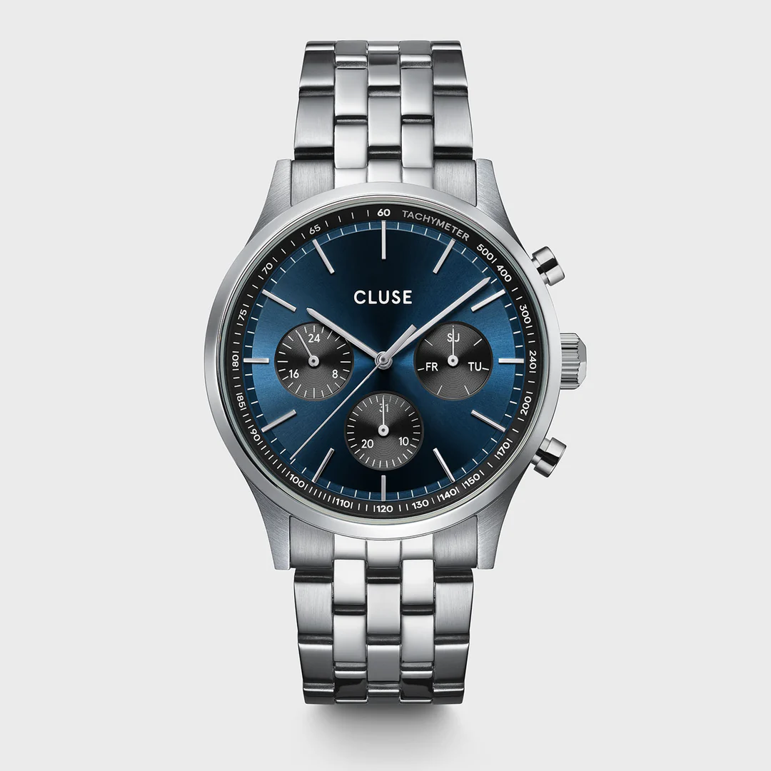 De Cluse Anthéor Multifunctie horloge heeft een blauwe wijzerplaat met zilveren details en een zwarte lederen band. Met functies zoals datumweergave en stopwatch is het een veelzijdig accessoire voor dagelijks gebruik. Draag het horloge om je pols voor een stijlvolle en functionele uitstraling. Perfect voor elke gelegenheid! Maak je look compleet met dit prachtige Cluse horloge.
