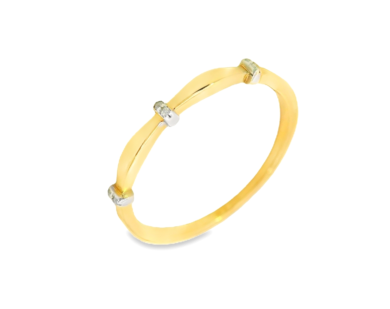 Deze prachtige bicolor gouden ring van 14 karaat is bezet met een schitterende diamant. De ring is tijdloos en stijlvol, perfect voor elke gelegenheid. Draag hem alleen of combineer met andere ringen voor een trendy look. De ring is ideaal als verlovingsring of als cadeau voor bijzondere momenten. Maak je outfit compleet met deze schitterende ring!
De ring is verkrijgbaar in meerdere afmetingen.