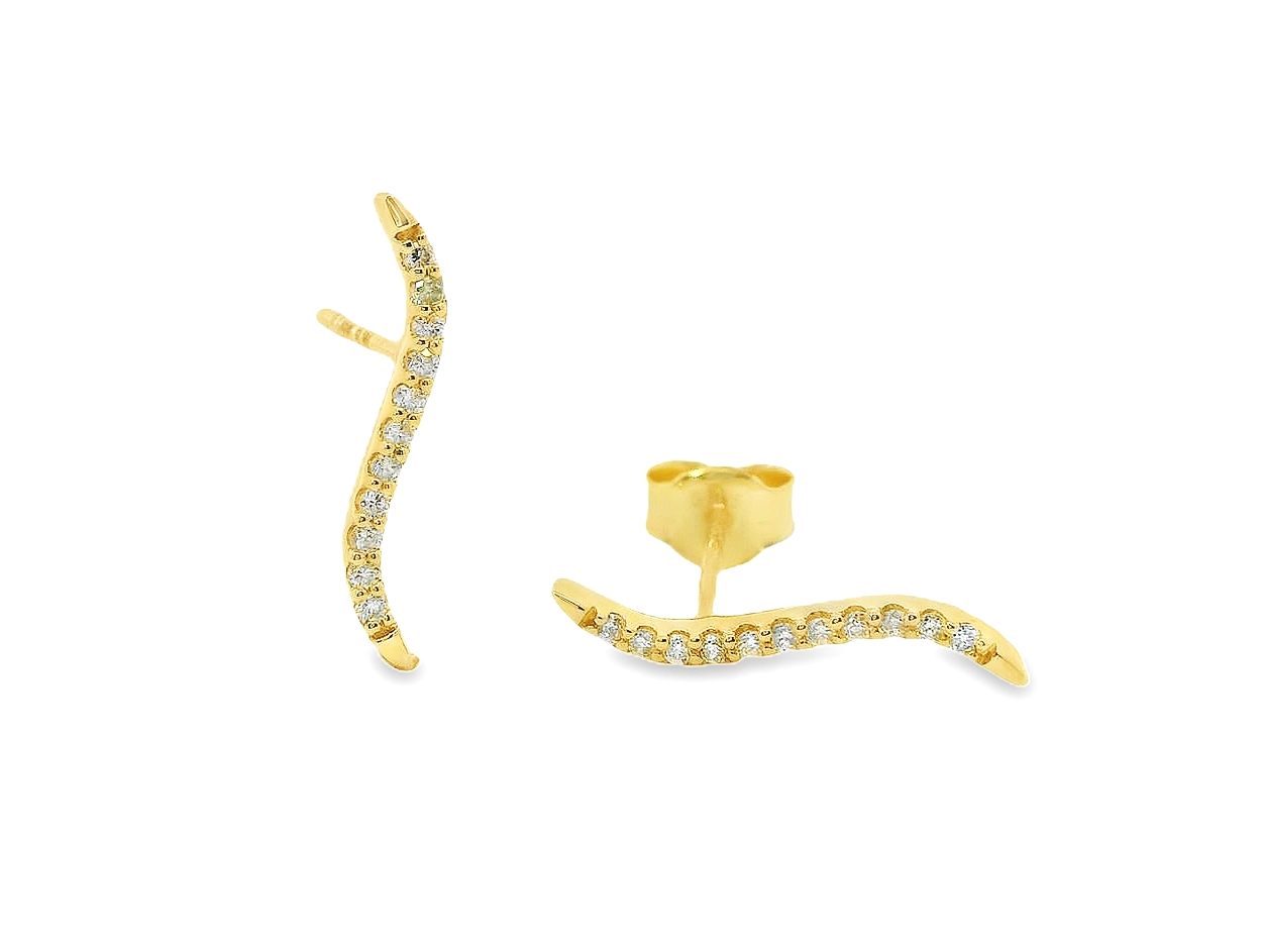 Deze prachtige geelgouden oorstekers zijn gemaakt van 14 karaat goud en zijn bezet met schitterende diamanten. De oorstekers stralen elegantie en luxe uit en zijn perfect voor elke gelegenheid. Draag ze alleen voor een subtiele en stijlvolle look, of combineer ze met andere gouden sieraden voor een opvallende uitstraling. Met deze oorstekers zul je zeker de show stelen!