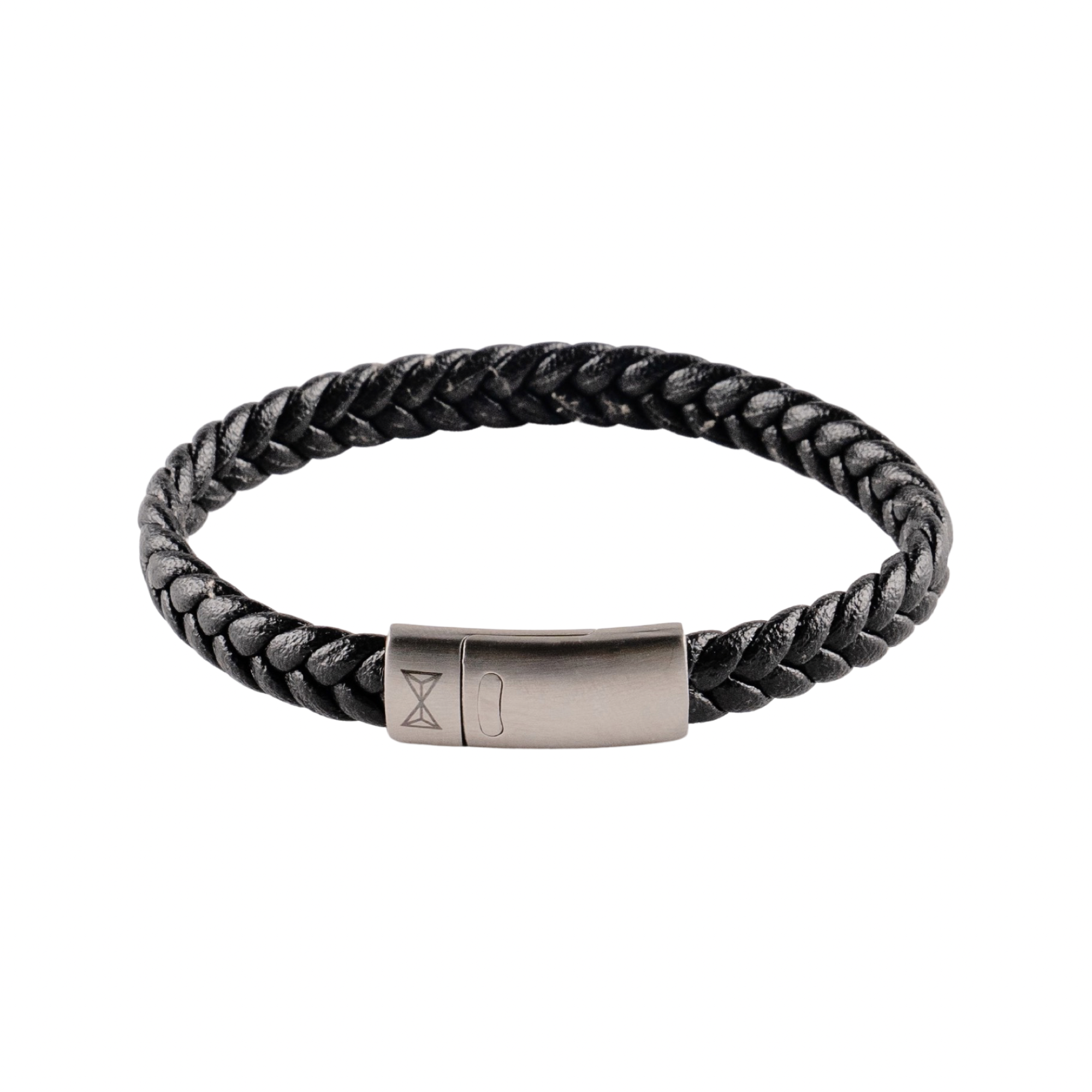 Deze armband is van het merk AZE Junior. Het is een jongenssieraad gemaakt van leer. De armband is zwart van kleur.
De verdere specificaties van dearmband zijn als volgt:
Glans : Nee
Productmaat : 180
Sluiting :Magneet-slot