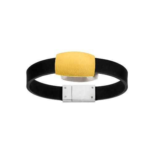 Das Armband besteht aus einem strapazierfähigen Kautschukband, einem Schmuckteil aus Silber mit Gold 900 gelötet und einer Schließe aus Silber mit einem geführtem Magnetverschluss, welcher einhändig bequem zu bedienen ist. Stilvoll und funktional, das Armband ist ein Must-Have Accessoire für Ihr aktives Leben.