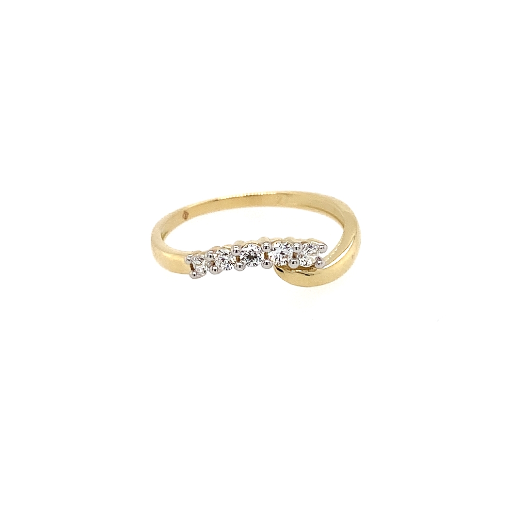 Gouden rij ring met zirkonia in meet 55.