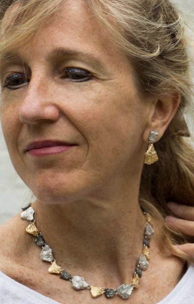 925 zilver vergulde tweekleurige steenvormige oorbellen.