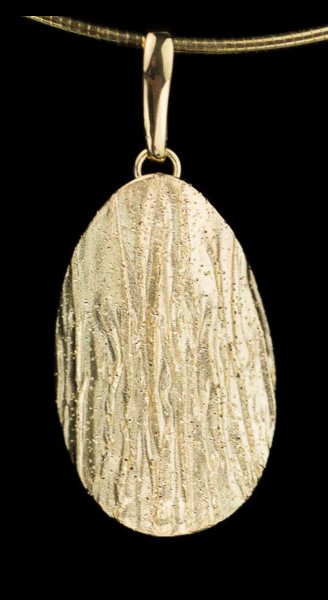 925 zilver vergulde bladvormige hanger 3.2 x 2.0 cm.