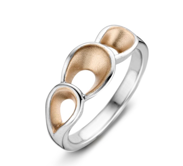 925 zilveren dames fantasie ring met 2 verzongen rose vergulde ormnamenten.
