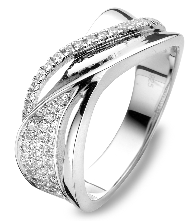 Ring van Silver Rose in Zilver met zirkonium steentjes.