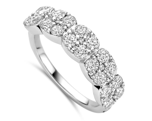 Schitteren zoals de echte sterren, dit kan met de juwelen van Silver Rose zilveren juwelen dankzij de microscopische zettingen.

Dit is een mooie ring uit de Silver Rose collectie gemaakt uit gerhodineerd 925 sterling silver met witte zirconia.
