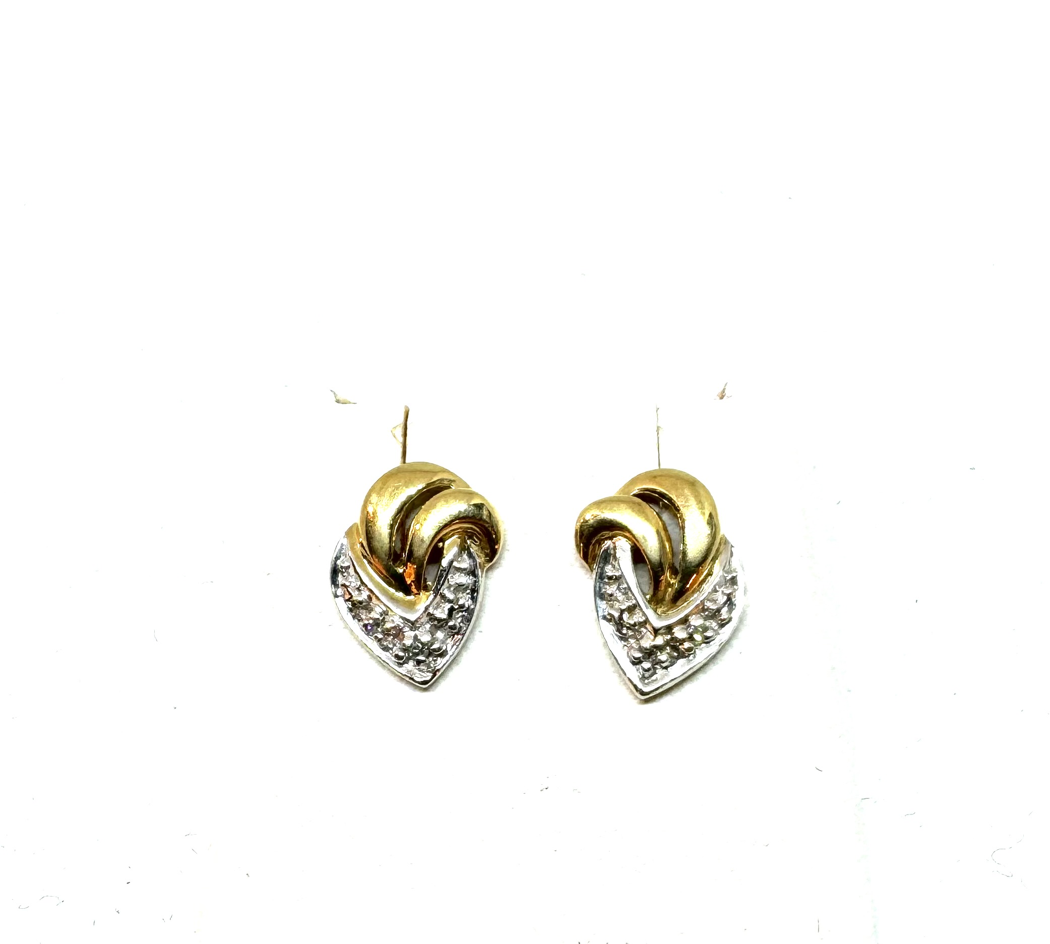 14 krt gouden oorstekers met diamant 