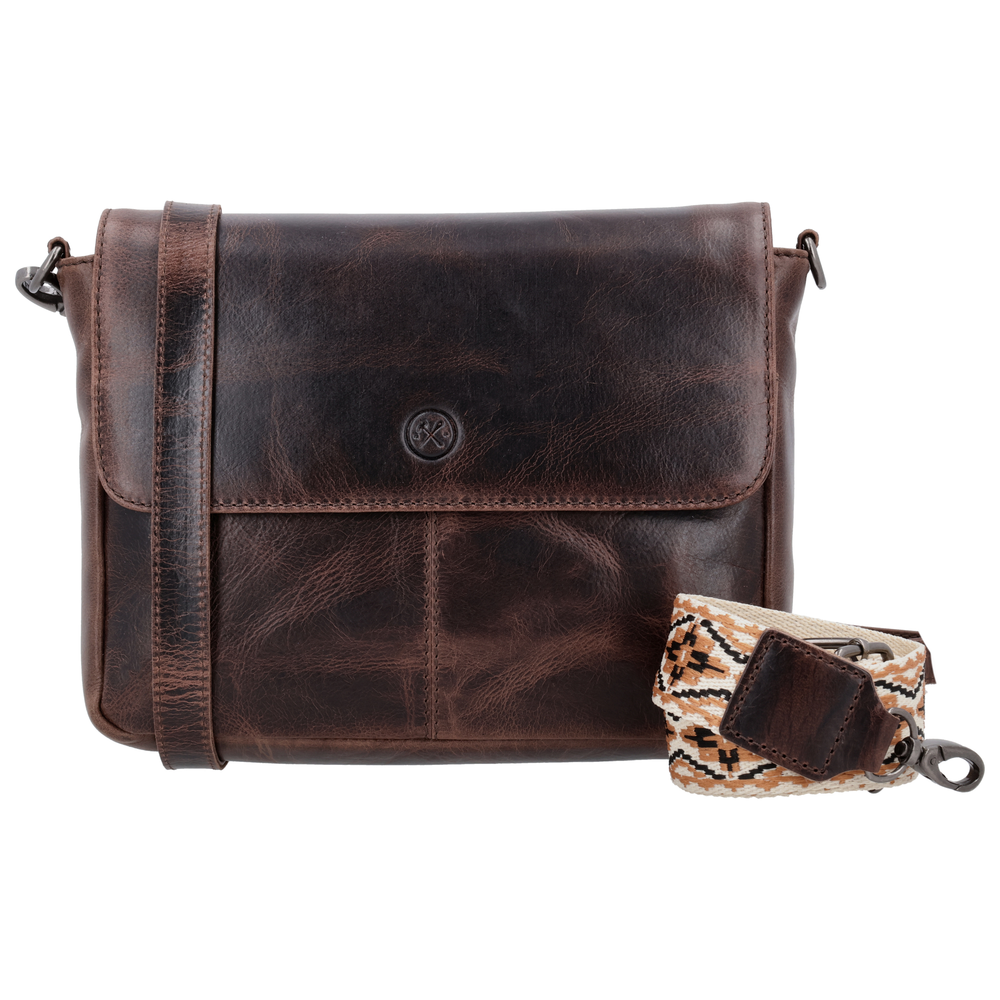 Deze BAGS: Hide & Stitches Next Navajo schoudertas 097 in donkerbruin heeft een uniek ontwerp met handgemaakte details. De tas heeft een verstelbare schouderband en meerdere vakken voor al jouw spullen. Het beste manier om deze tas te dragen is schuin over je lichaam voor een trendy look. Perfect voor dagelijks gebruik of een avondje uit!

Let op: Zorg ervoor dat je de tas niet te zwaar belast om schade te voorkomen.