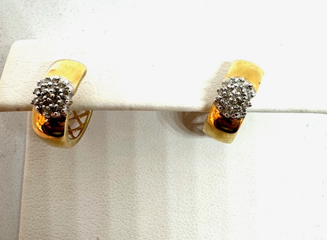 14 krt gouden oorringen met diamant 