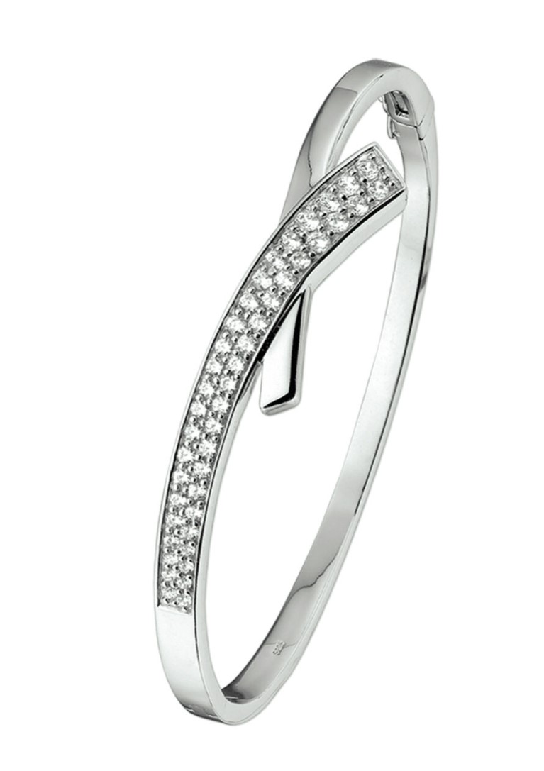 Gerhodineerd zilveren bangle met zirkonia. De armband heeft een scharnier-sluiting en is onderdeel van een set.