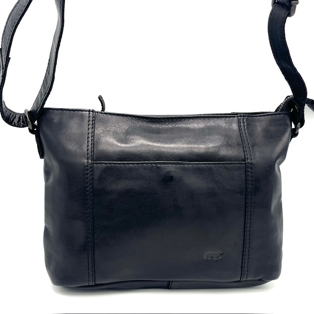 Deze trendy crossbodytas van BearDesign heeft een klassiek ontwerp en biedt voldoende ruimte voor al je essentials. De tas is gemaakt van hoogwaardig zwart leer en heeft een verstelbare schouderband voor optimaal draagcomfort. Draag hem over je schouder of als crossbodytas voor een stijlvolle look. Perfect voor dagelijks gebruik of een avondje uit!

De beste manier om deze tas te dragen is over je schouder of als crossbodytas om je handen vrij te houden. Met de verstelbare schouderband kun je de tas aanpassen aan jouw lengte voor optimaal draagcomfort. Maak je outfit compleet met deze klassieke en trendy tas van BearDesign!


Buitenkant:
Voorvak
Achter ritsvak
Binnenkant:
Ritsvak
Steekvak

Afmetingen:
Hoogte 18cm x breed 24cm x diep 5.5cm